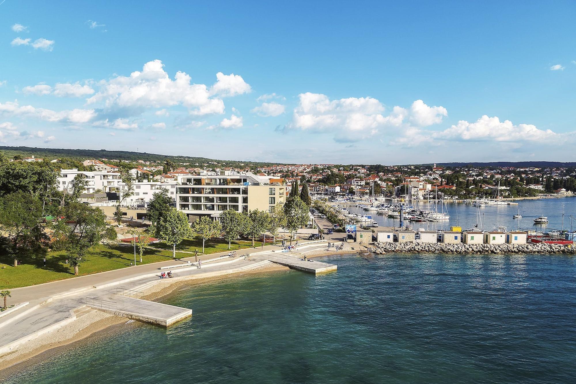 Luxury Hotel Riva Малинска Екстериор снимка A general view of Port-la-Nouvelle