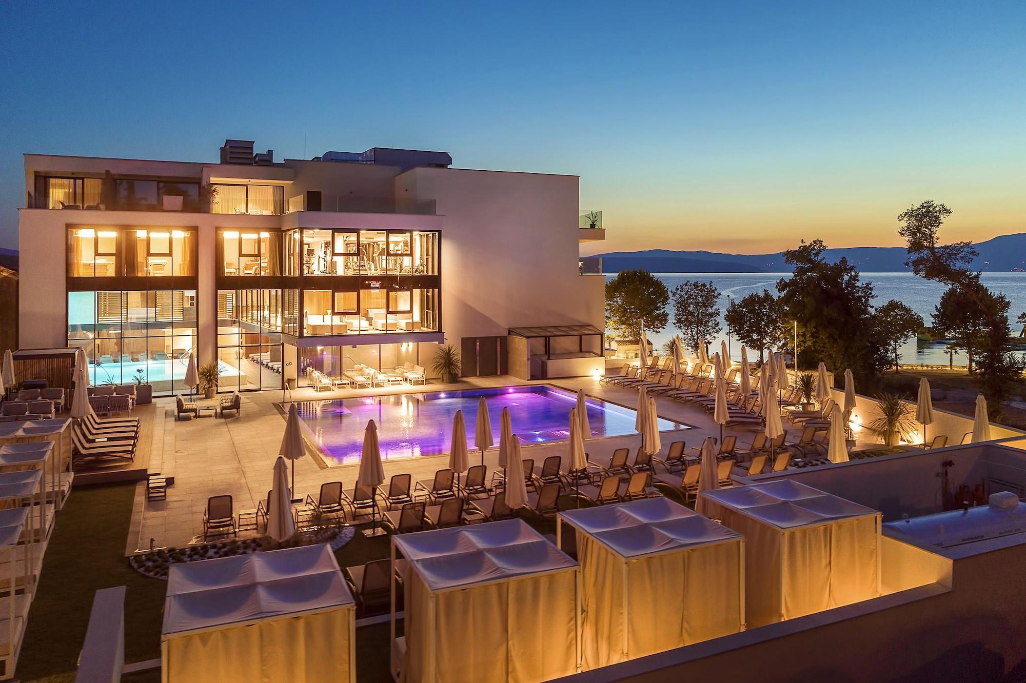 Luxury Hotel Riva Малинска Екстериор снимка