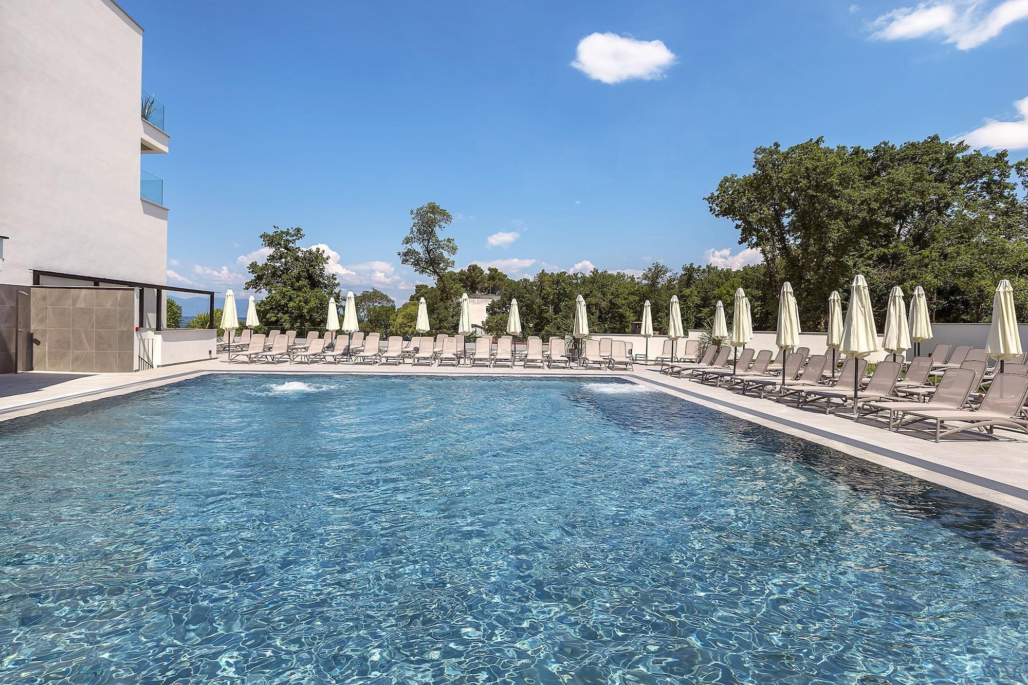 Luxury Hotel Riva Малинска Екстериор снимка