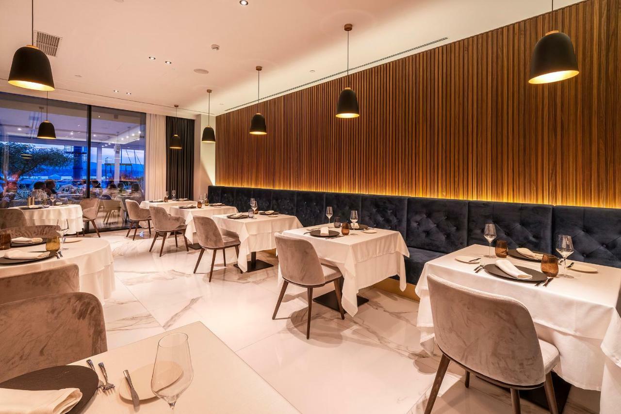 Luxury Hotel Riva Малинска Екстериор снимка Restaurant interior